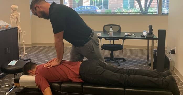 کایروپراکتیک تراپی از روشهای درمانی در کلینیک درد